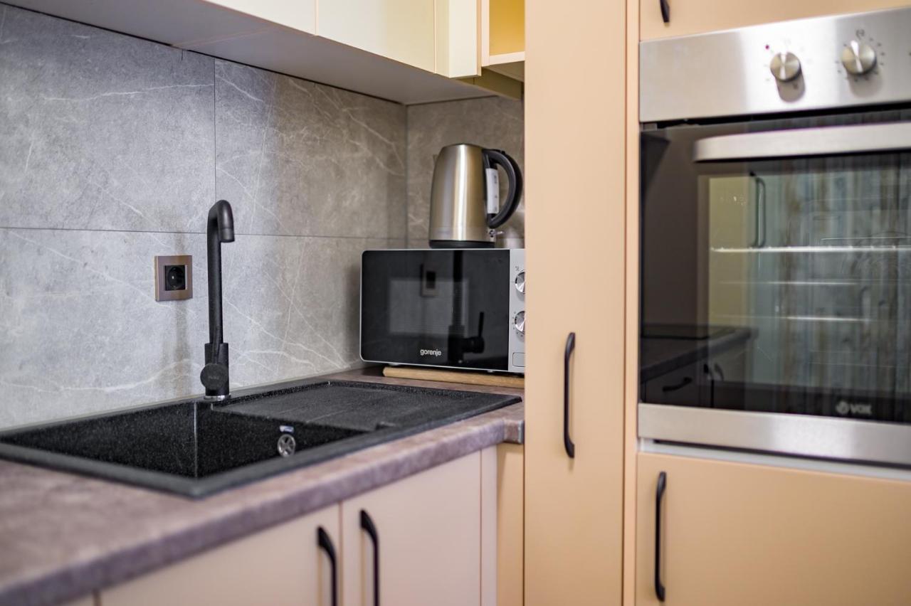 Apartman Epilux Tuzla Esterno foto